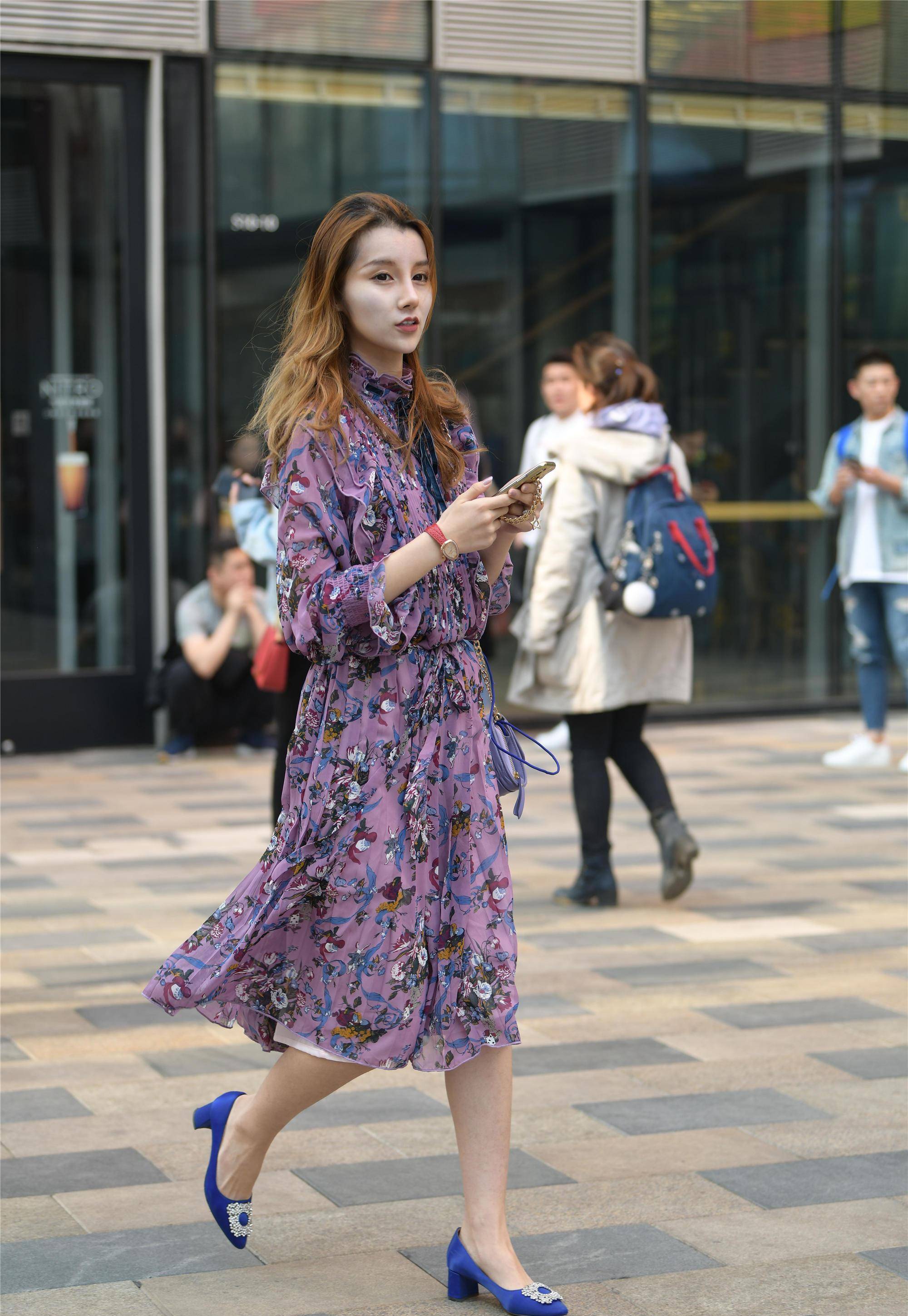 原创夏天穿长裙还是短裙如何搭配很重要看时尚美女如何选择