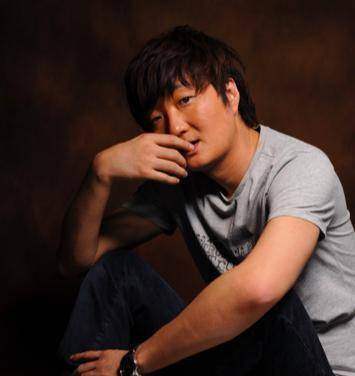 王大治18岁旧照罕曝光身材纤瘦还是鹅蛋脸被指颜值不输潘粤明