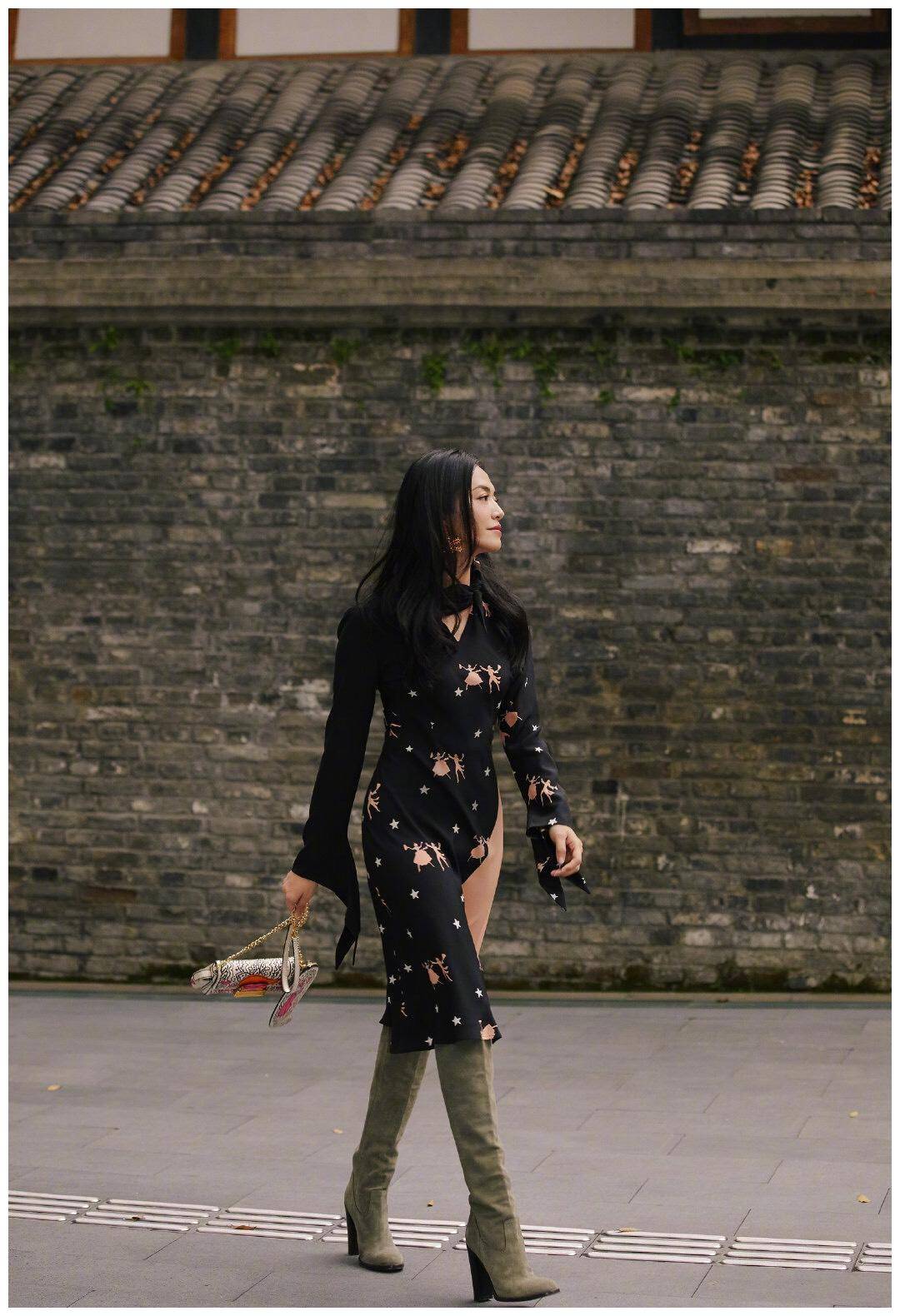 姚晨果然是气质女神身穿拼接色连衣裙街拍意外穿出高级感