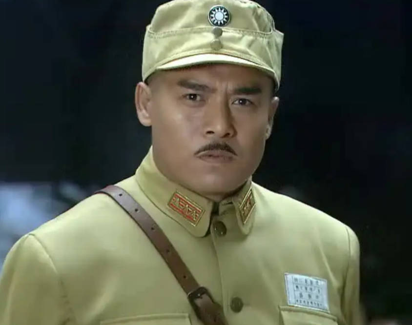 "那图鲁"回乡种地,骑破旧三轮进城卖玉米,身后女生成亮点_黑子_隔离