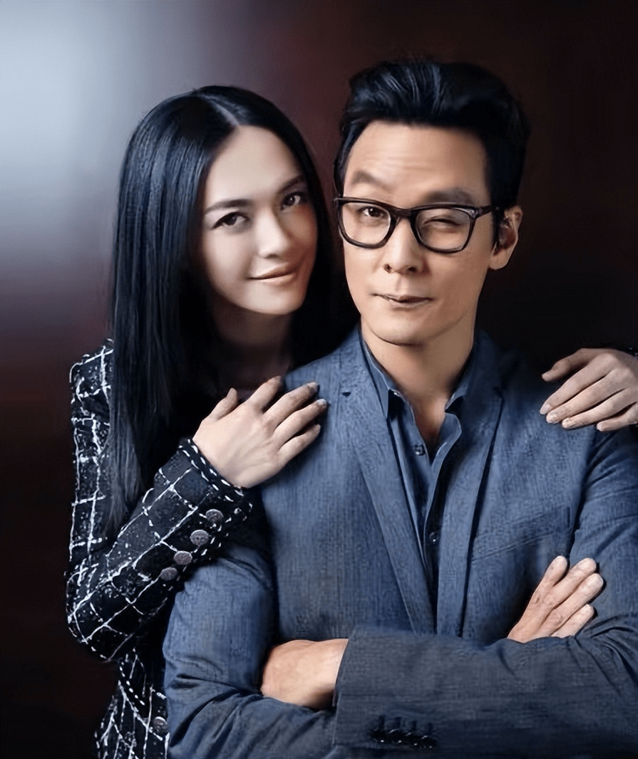 刘烨也笑着转发了吴彦祖生女的消息,用"哈哈哈哈"表达心情.