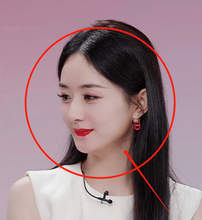 后首次出镜,生图状态超好,头上的假发片却太抢镜了_头发_活动_女明星
