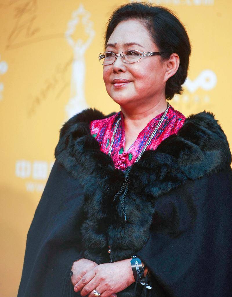 影视圈"妈妈专业户"斯琴高娃,一生坎坷曲折70岁依旧