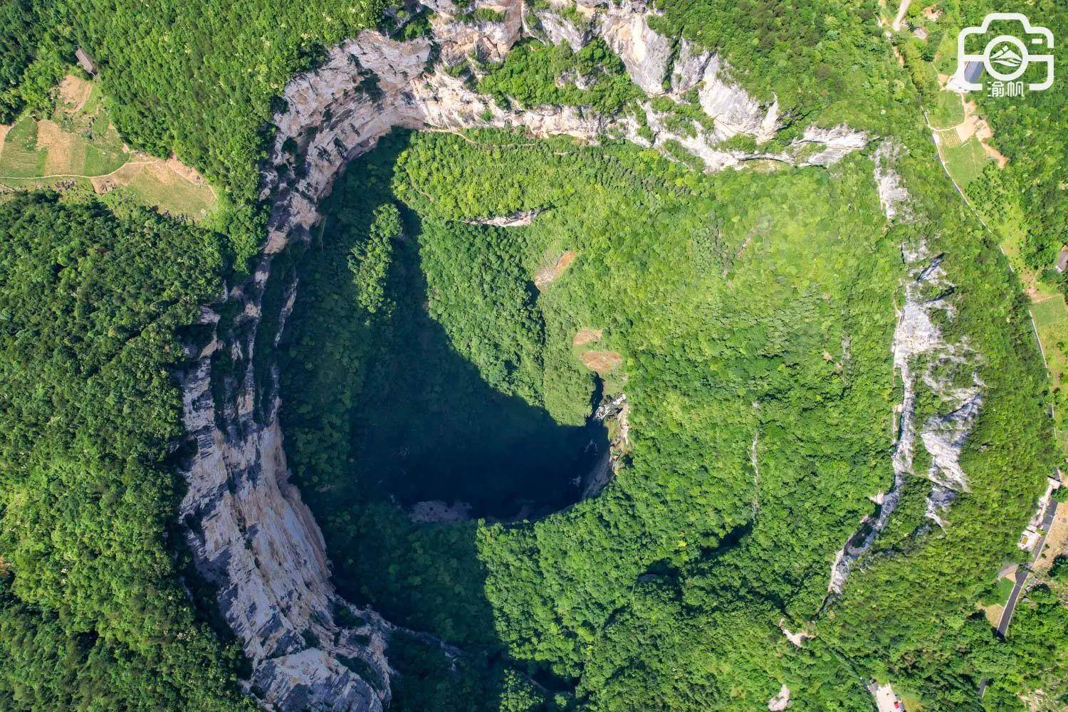 重庆发现世界最大天坑，坑深666米，有人怀疑是外星人的杰作