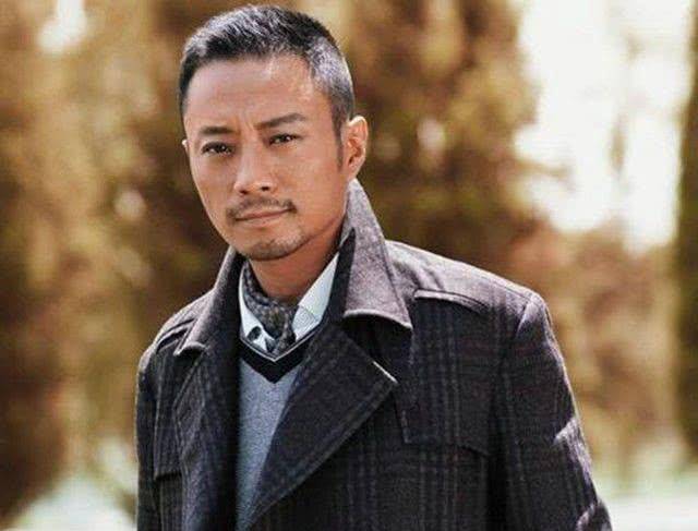 原创胡子一刮人设崩塌影帝张涵予私会车晓被曝光后无任何回应