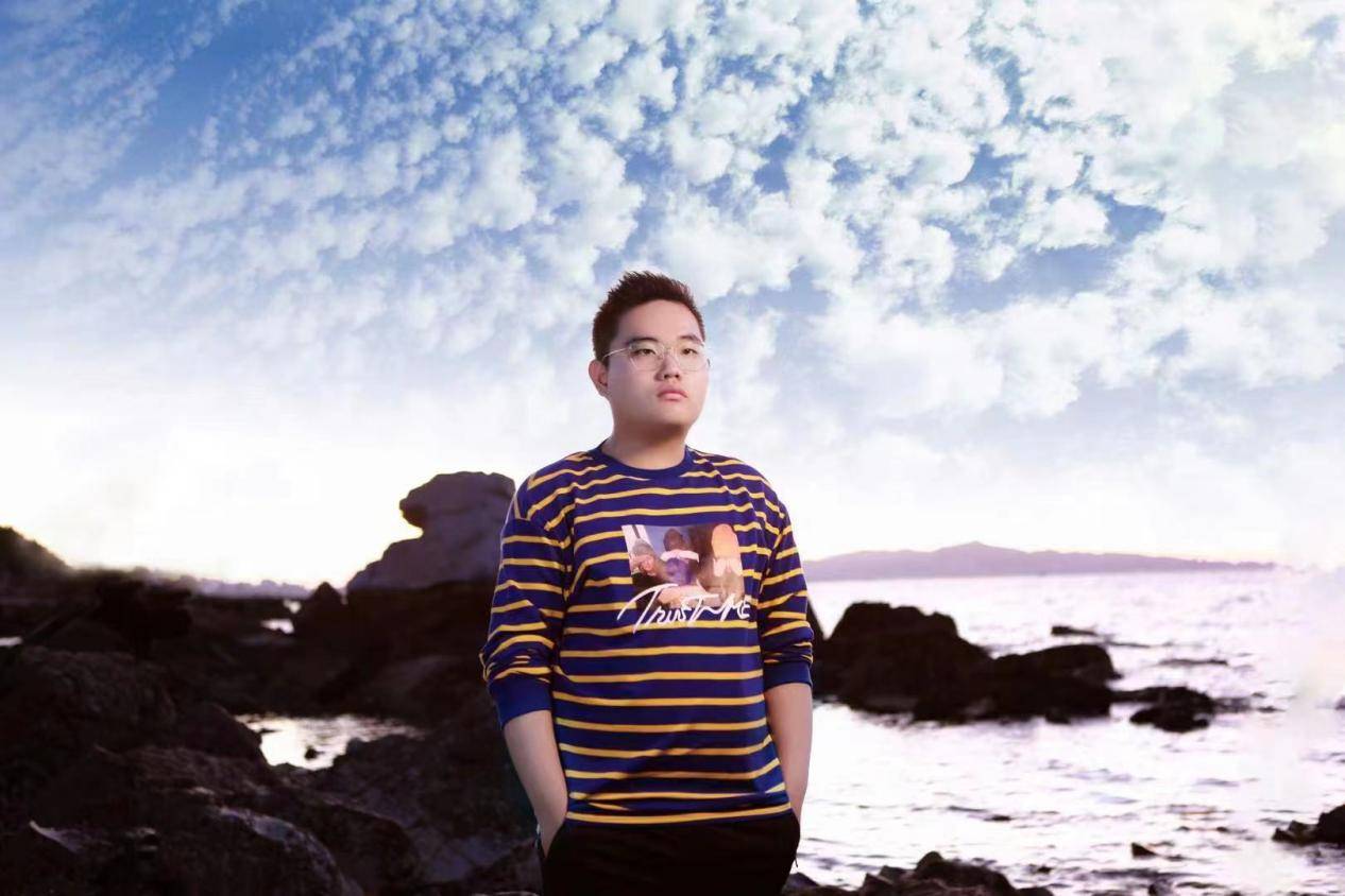 大学生歌手一航再推新歌有风的路口唱给人生