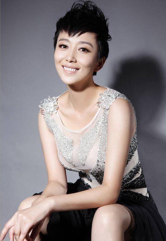 原创别看丁柳元长相挺英气的身材却真挺好一袭纱裙看着真撩人