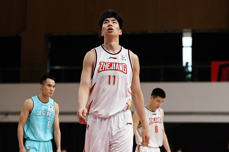 新晋国手恐投奔恩师,221cm高塔追梦nba,将迎大变动_王奕博_朱旭航