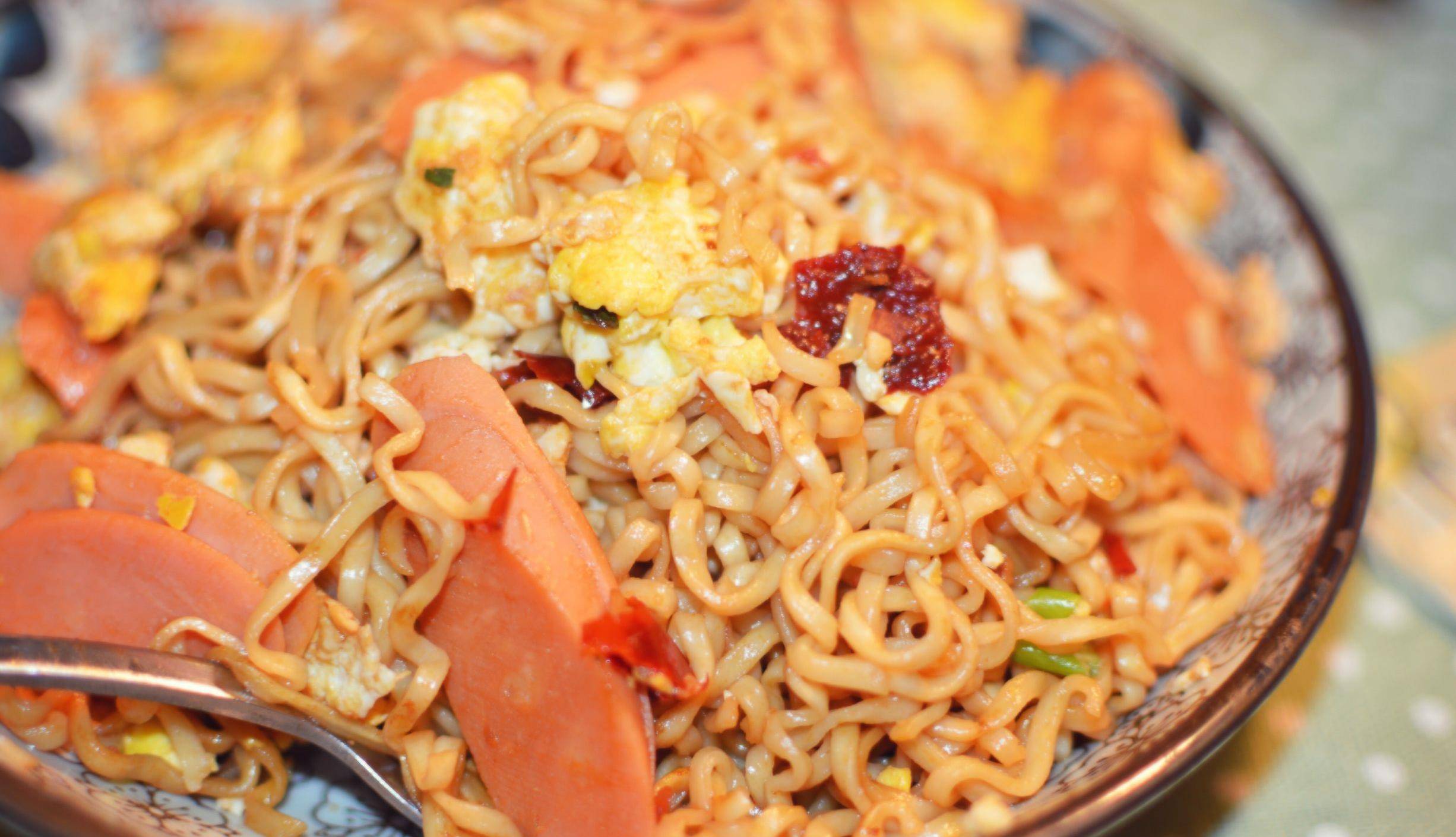 说是垃圾食品,但拒绝不了_火腿肠_冷水_关火