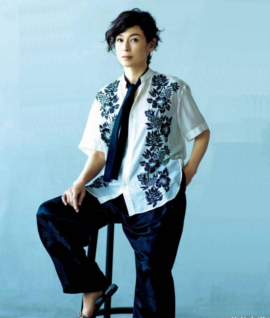 原创成时尚女人如何穿得讲究2个关键穿搭精华铃木保奈美亲自示范