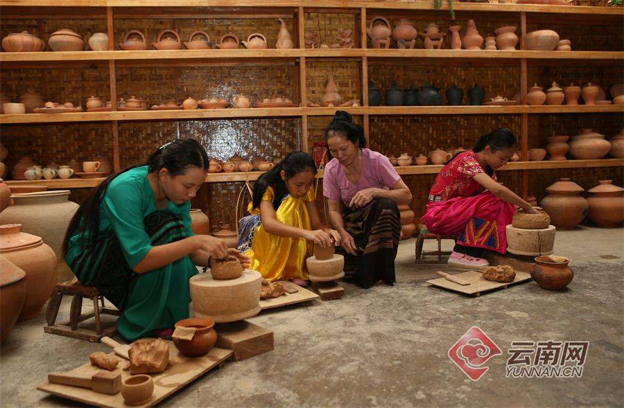 早安云南烟火里的傣族慢轮制陶是泥与火四千年的眷恋