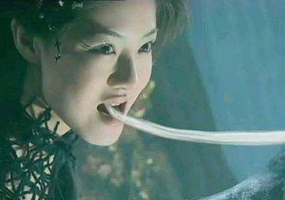 左,《西厢记》的红娘,《幸福在哪里》的米朵,《冬暖花会开》的蓝素馨