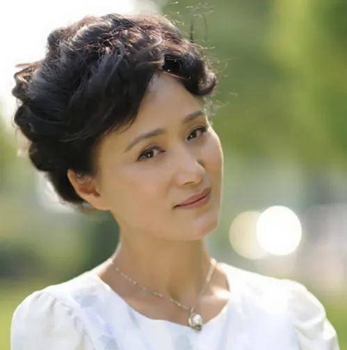 张小磊最红的时候嫁给平凡丈夫相伴多年零绯闻如今怎么样了