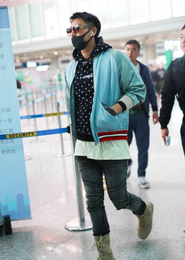 黄子韬又换新发型,一身潮装低调走机场,身材发福像换了个人!