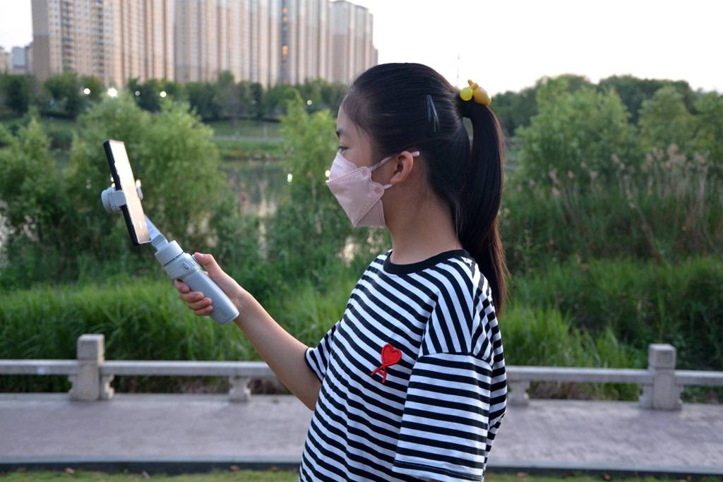 短视频UP主的创作利器，智云SMOOTH-Q4 COMBO套装体验