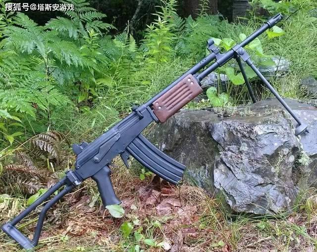 加利尔步枪的结构简单,而且零件缝隙大,可以适应沙漠环境作战,在上