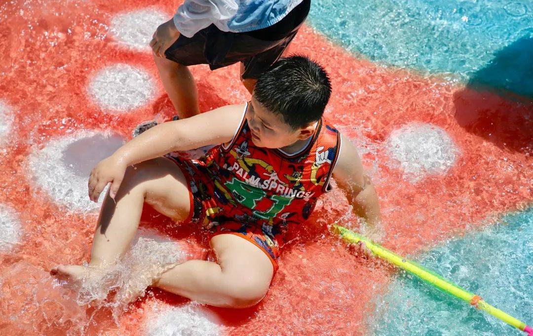 河南旅游水沝淼17全城湿透宝泉泼水狂欢节嗨爆了