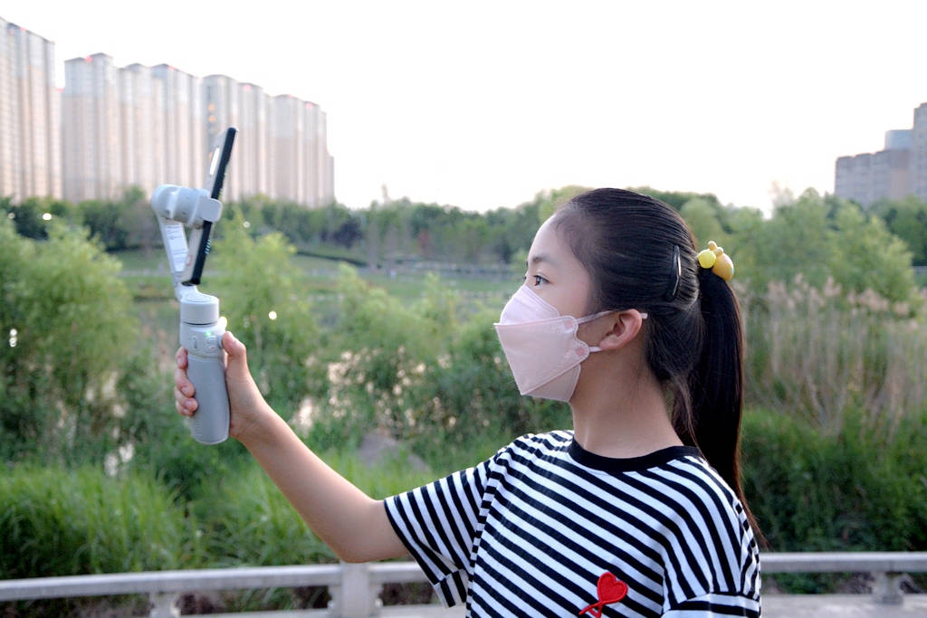 短视频UP主的创作利器，智云SMOOTH-Q4 COMBO套装体验