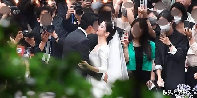 张娜拉结婚现场曝光!和老公贴身拥吻太甜蜜