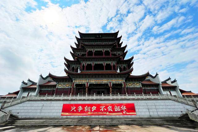 湖南湘潭有个400多年的古楼，历经6次重建，比岳阳楼还高30米