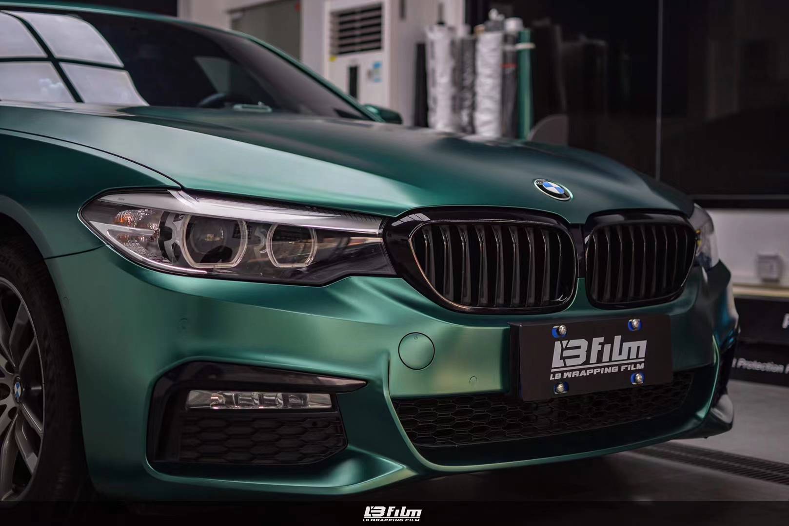 宝马5系lbfilm改色膜电光祖母绿,强烈金属质感