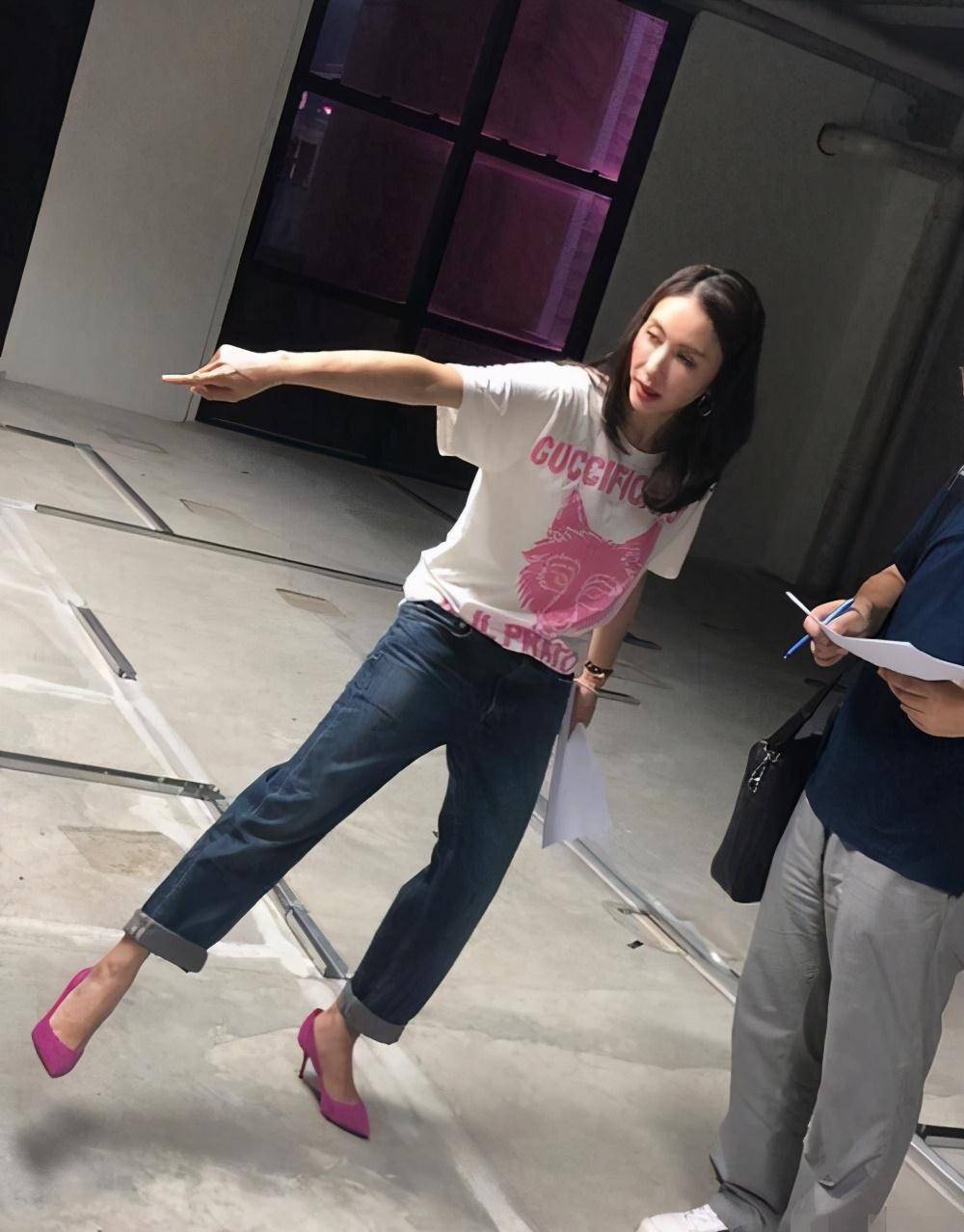 原创作为曾经的一线女神级港星48岁黎姿发际线后移老态毕现