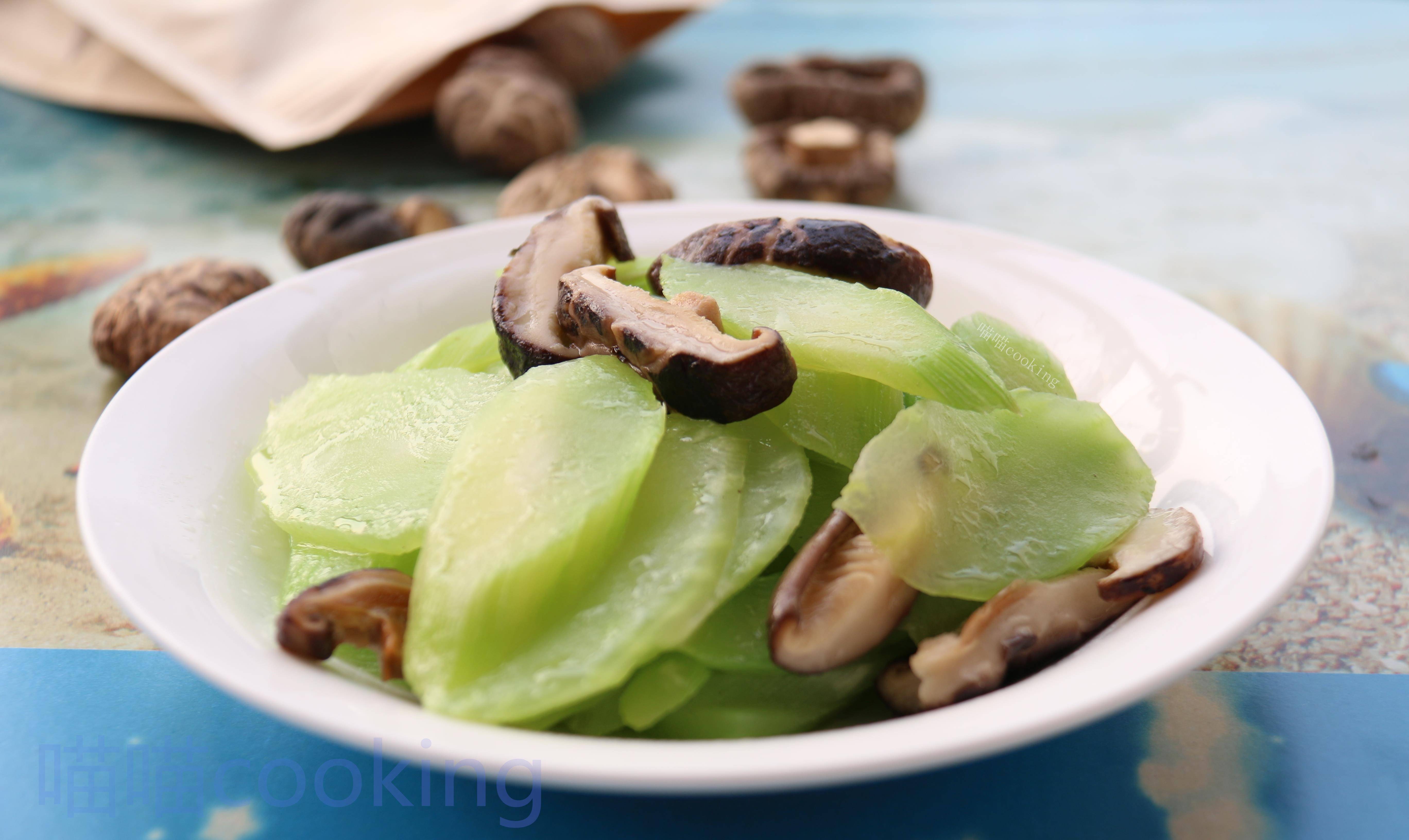 原创翠绿爽口健康菜花菇香味诱人馋佳人品后皆称赞待客佳品