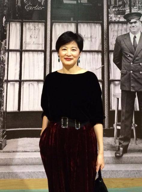 原创林青霞大胆晒素颜照面对衰老一点都不遮掩哪像是65岁样