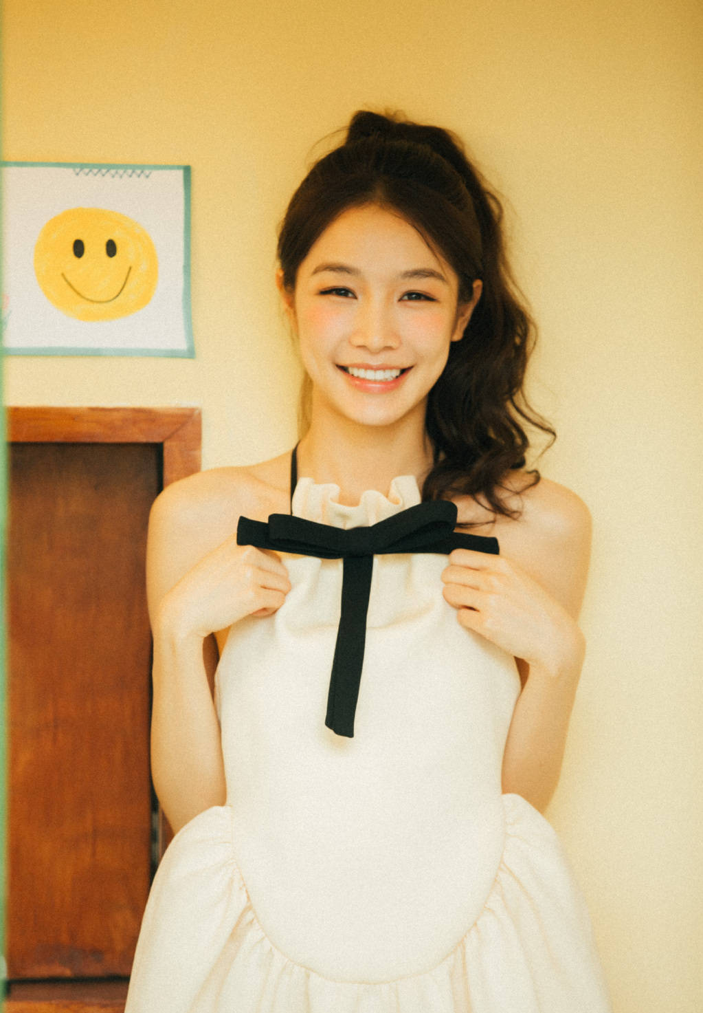 张楠生日当天晒九宫格美照笑容满面可爱元气