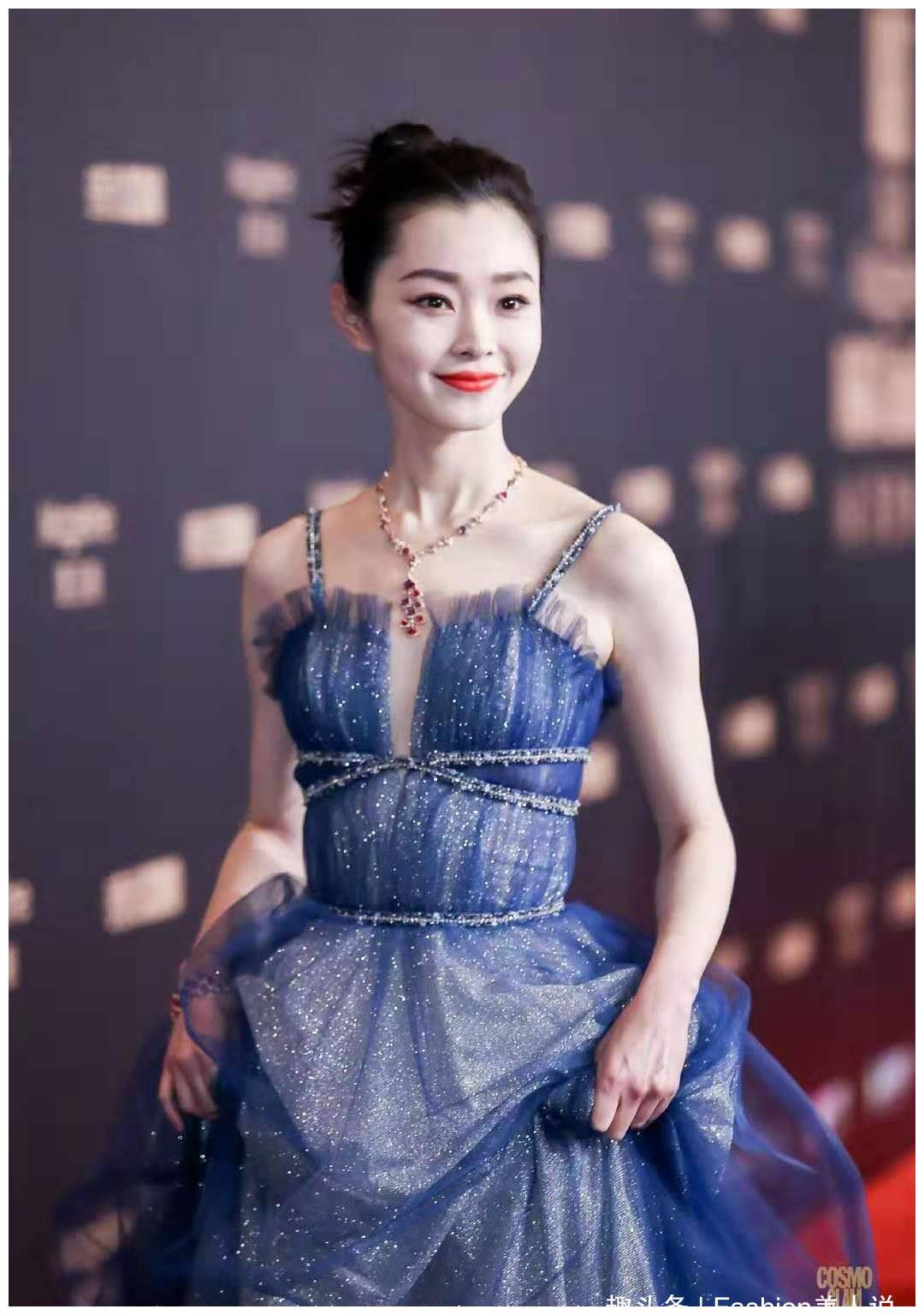 原创宋轶真是气质小仙女穿一袭蓝色薄纱裙走红毯美得优雅高级