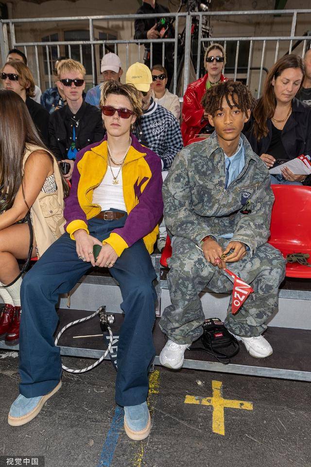 beckham)与威尔·史密斯儿子贾登·史密斯(jaden smith)现身法国巴黎