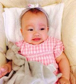 黄安,凭借一首《新鸳鸯蝴蝶梦》走红,妻子是同学,女儿貌美清新_包青天