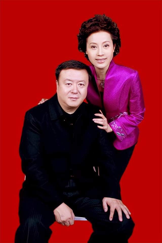 尤小刚与田歌离婚30年他三婚娶小妻子64岁做父亲她至今单身