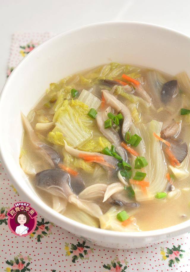 今儿个我带来一碗汤菜,少油少盐没有肉,但是吃起来顺心顺气,味美汤