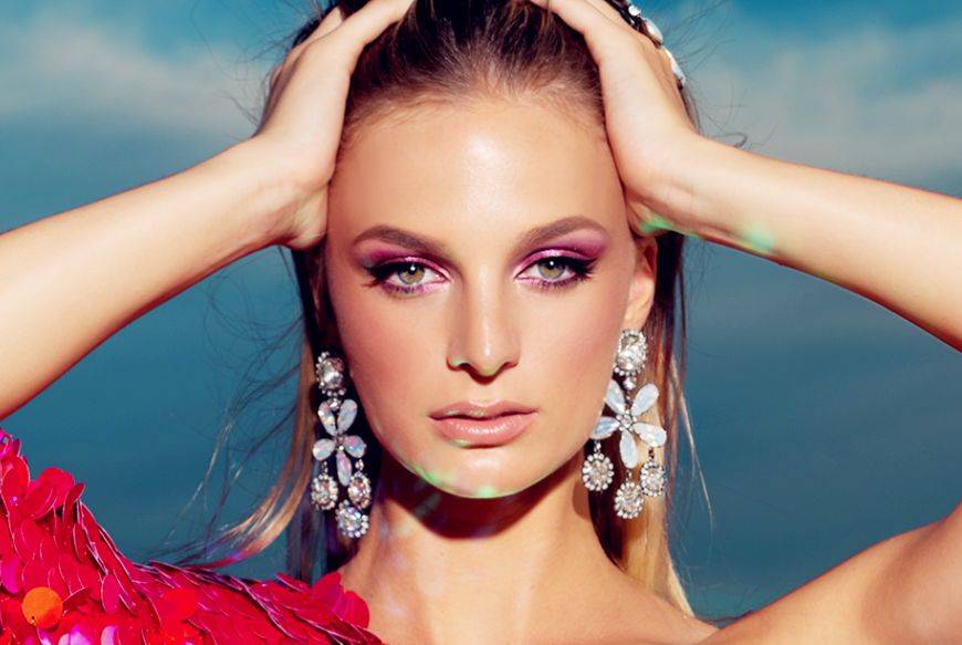 阿尔及利亚的顶级美人,颜值与才华俱佳,休闲美搭好接地气