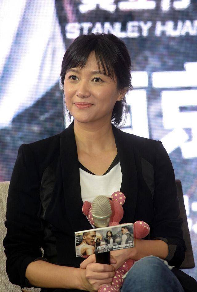 原创徐静蕾的美不仅仅是颜值简单打扮就透着高级感气质真的很重要