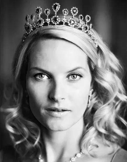 梅特·玛丽特:15岁进夜店做女郎,27岁带前男友孩子嫁给挪威王子_生活