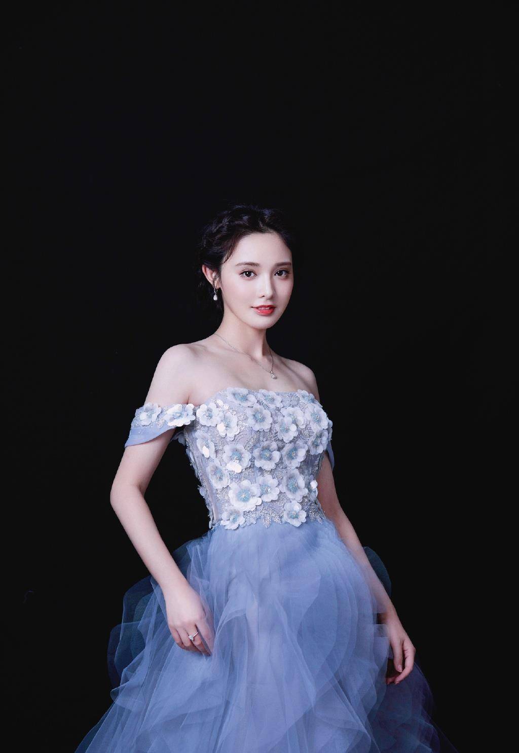 原创为古装而生的女明星彭小苒一袭仙气白衣金庸笔下的女侠有脸了