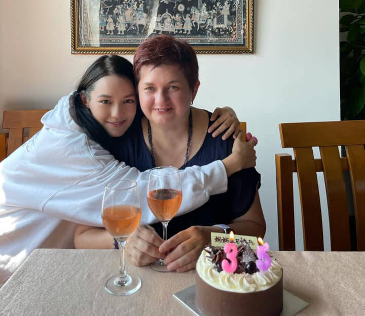 李崇霄去世前与德国妻子合影曝光,一起旅游超恩爱_茵娜_李诗颖_女儿