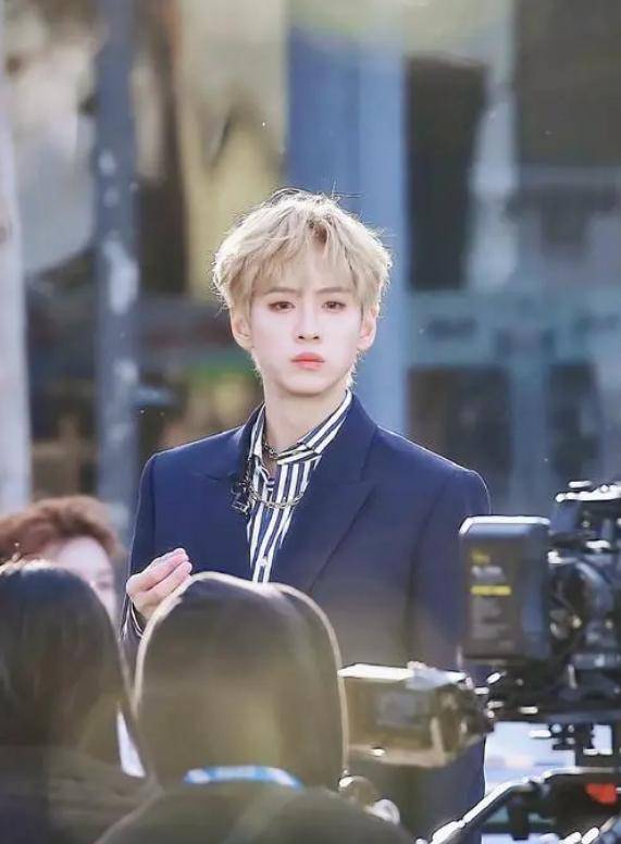 直到5月9日,有官方通报称"成都景立ktv"事件是一起由娱乐圈选秀节目