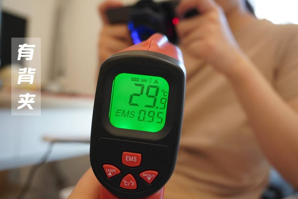 pro玩《原神》,画质选项全部设为最高,大概玩了30分钟后,用测温仪检测