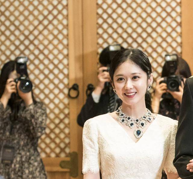 逆龄童颜张娜拉,除了脸部保养外,还有这些部位也很重视!