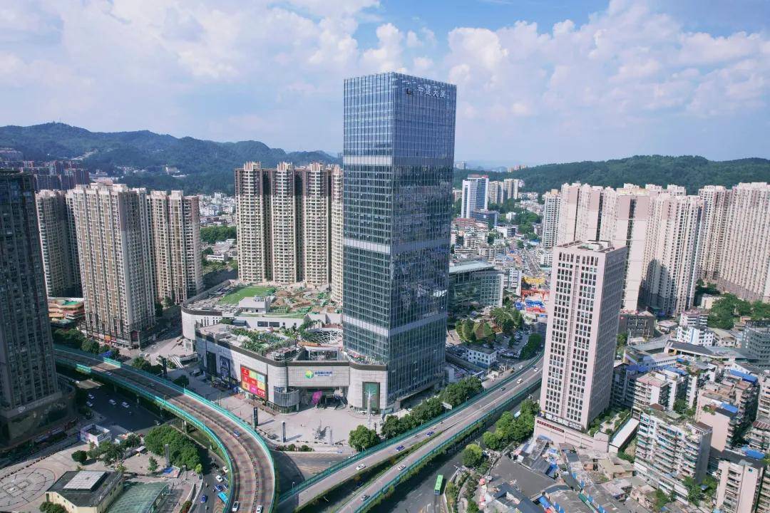 通往乌当,观山湖的要塞,通过中环,东二环,北二环与贵阳各区无缝衔接