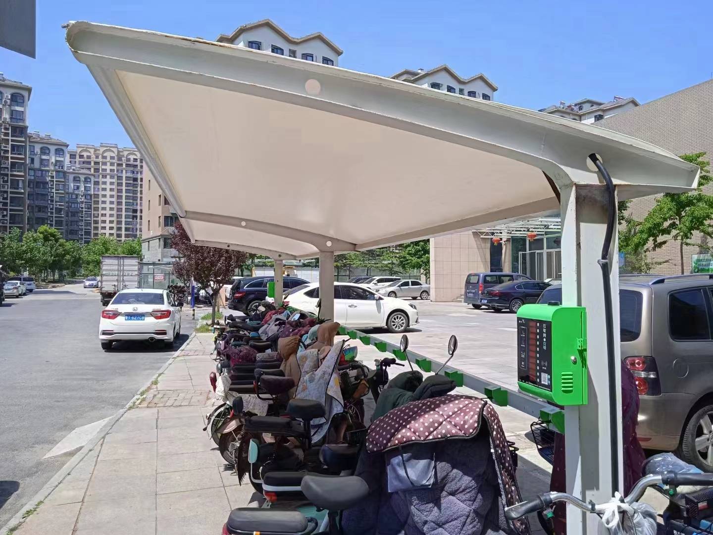 莱充充电桩走进烟台丽都社区!_电动车_小区_居民