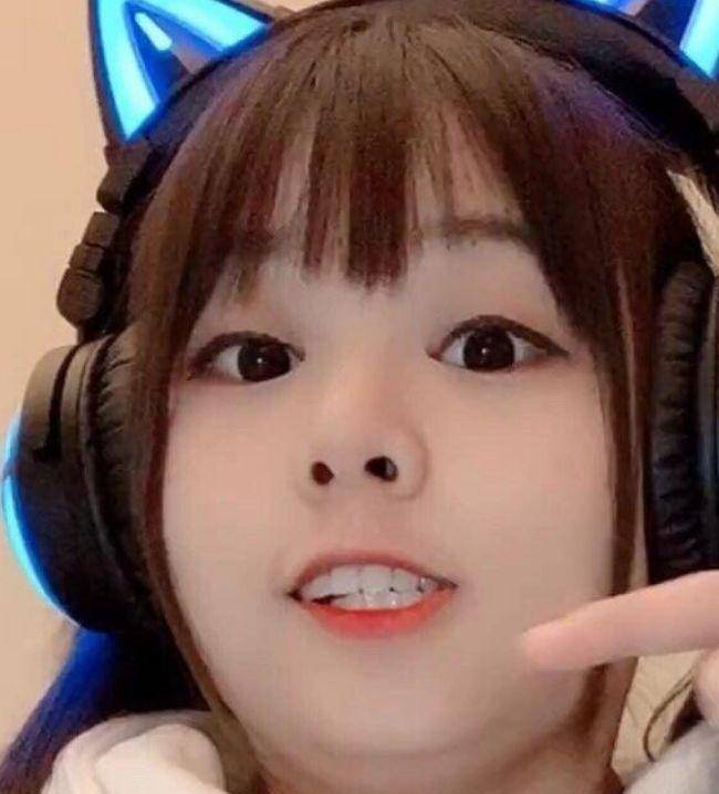 女主播靠呆萌外表人气飙升,路人照曝光后网友心碎表示:什么玩意_火线