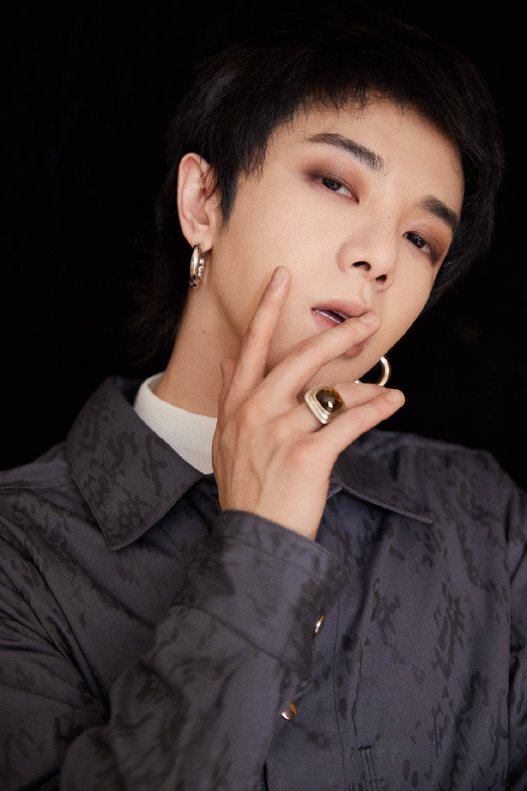 华晨宇,吐槽杨幂裤子太短,他是保守的人?他真心喜欢张碧晨吗?