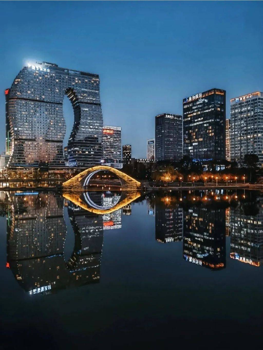 【摄影技巧】城市夜景氛围感怎么拍?-第5张图片-懂百科