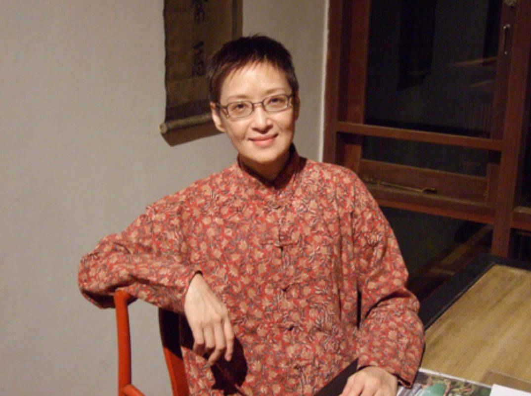 看到69岁胡因梦才明白真正优雅老去的女人不用扮嫩更有气质