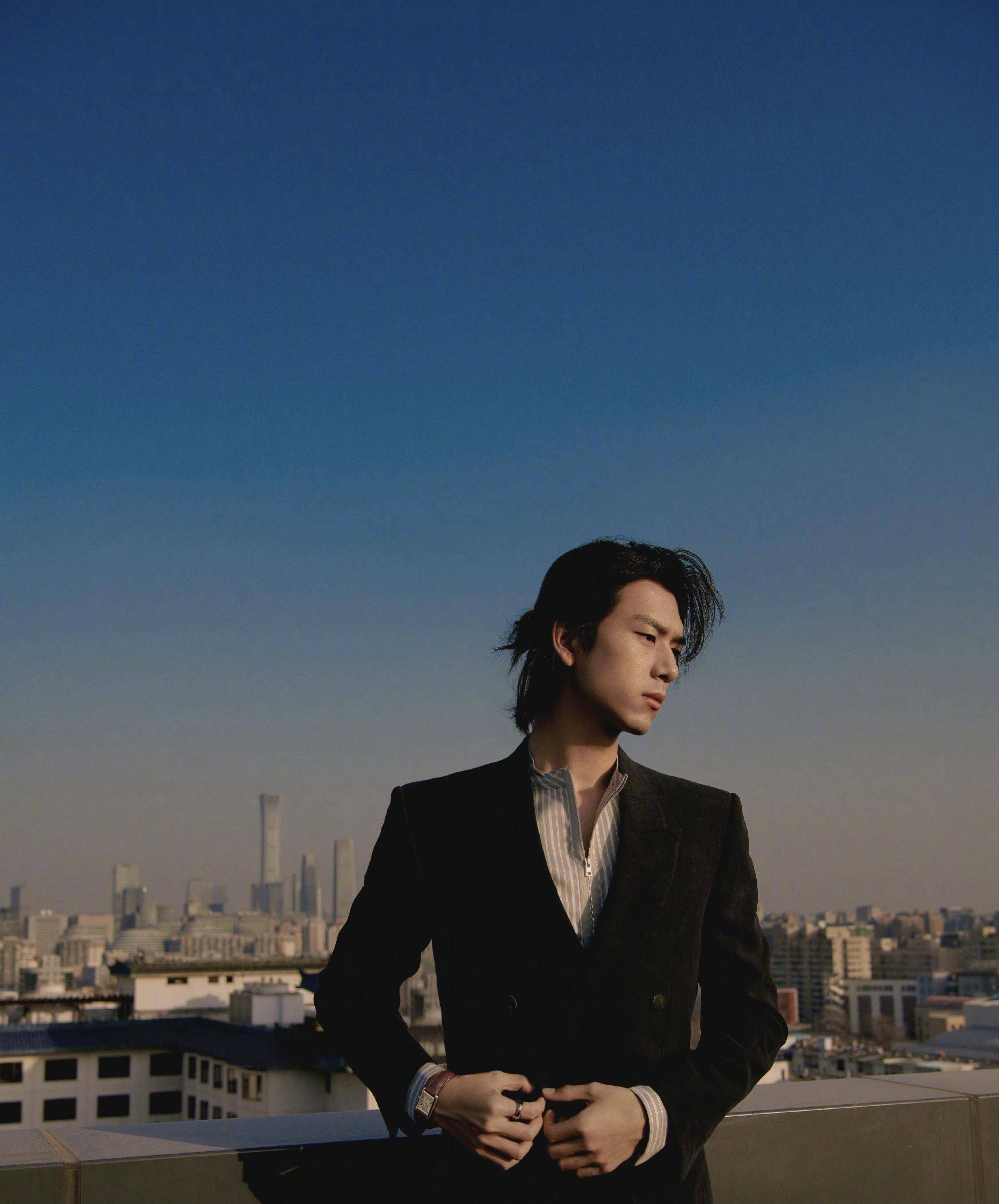 李现渐渐韩流化?长发微乱神情忧郁侧脸居然撞脸韩星rain