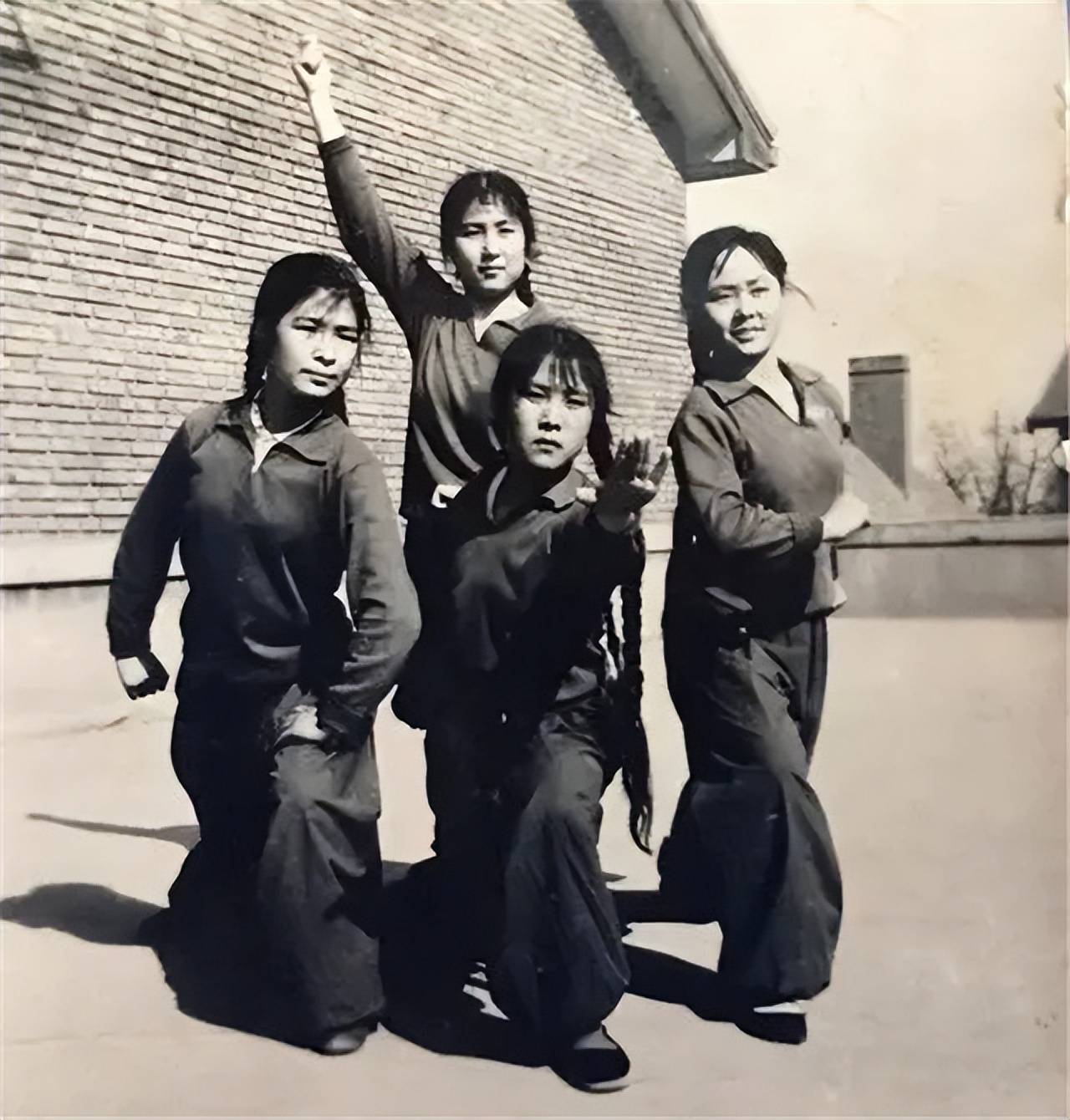 原创70年代的女飞贼宋连萍拜和尚为师轻功了得24岁走上不归路